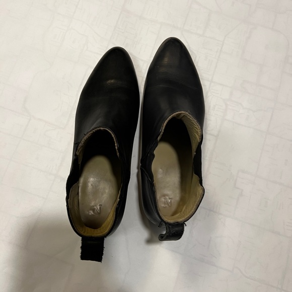 EUC Nisolo Eva Everyday Chelsea Boot | Size 8